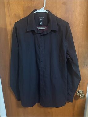 H&M Men's Black Burgundy Spotted Button-Up Shirt with Subtle Texture